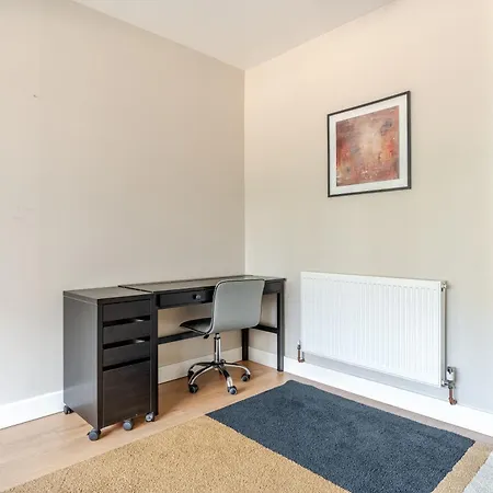 Ferienhaus Delightful 5 Bedroom Contractor & Family Home, *
