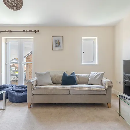 Delightful 5 Bedroom Contractor & Family Home, Бристоль