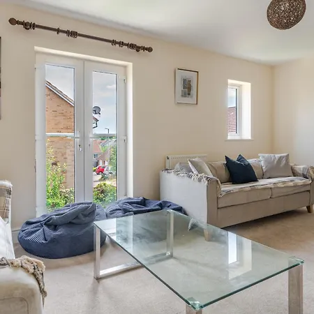 Delightful 5 Bedroom Contractor & Family Home, * Bristol