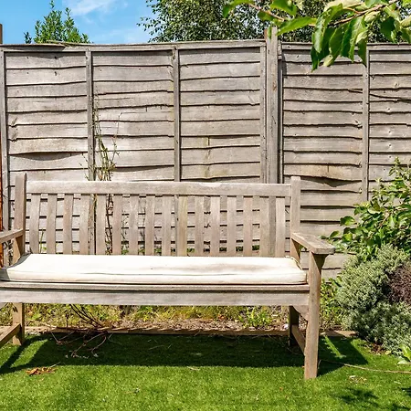 Delightful 5 Bedroom Contractor & Family Home, *